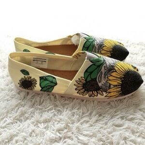 Groove Bags Elephant Sunflower Lightweight Never Worn Slip on Shoes Size 7W